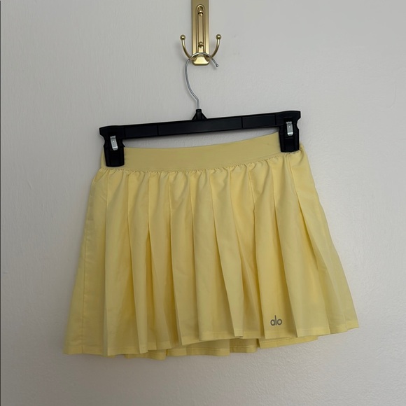 ALO Yoga Dresses & Skirts - ALO Yoga Yellow Pleated tennis Skirt